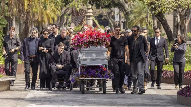 Foto em Vale Tudo: Informações relevantes sobre o enterro de Odete