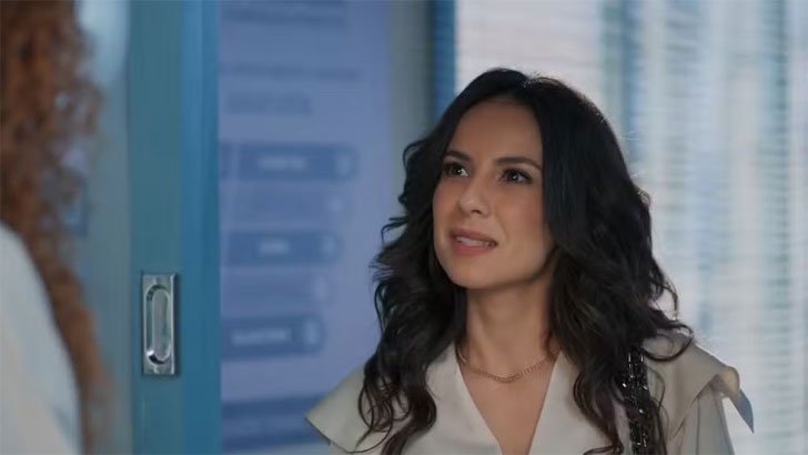 Foto em Três Graças: Viviane fica atordoada com visita de Zenilda