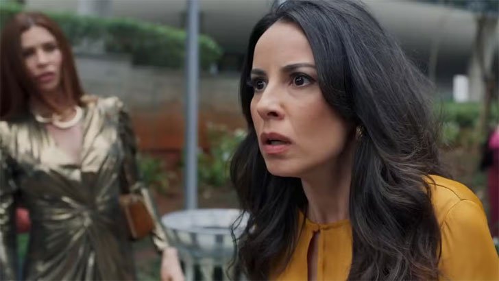 (Foto: TV Globo/Três Graças) Foto em Três Graças: Zenilda vê Rogério e fica em choque