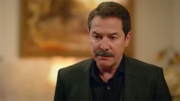 Foto em Cruel Istambul: Agah avisa Ceren para ficar longe dele e de Nedim