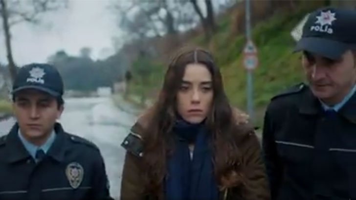 (Foto: Record TV/Mãe) Foto em Em Mãe: Zeynep é presa como sequestradora