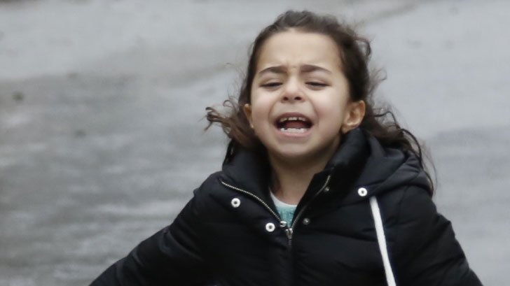 (Foto: Record TV/Mãe) Foto em Hoje em Mãe: Melek foge de casa para visitar Zeynep