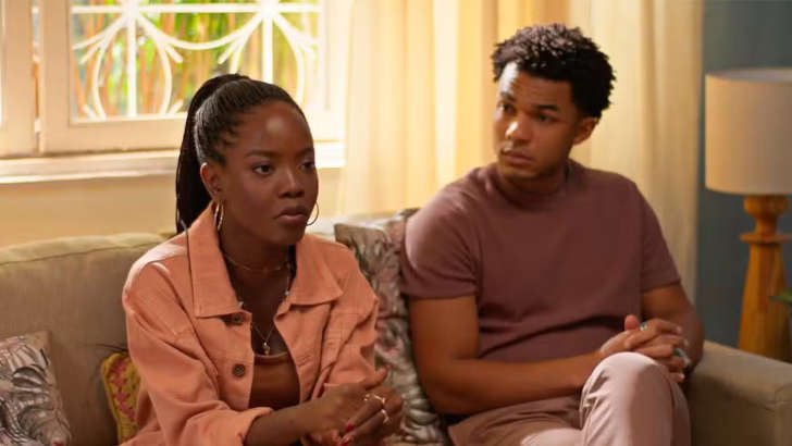 (Foto: TV Globo/Dona de Mim) Foto em Dona de Mim: Leo e Samuel desconfiam de Ellen e Hudson