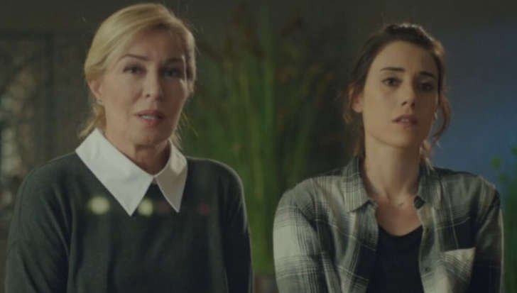 (Foto: Record TV/Mãe) Foto em Mãe: Zeynep descobre que Cahide ajudou Sule obter a guarda de Turna