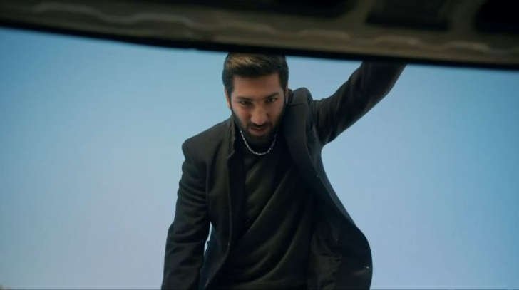 Foto em Mãe: Cengiz é surpreendido ao receber resgate por Melek