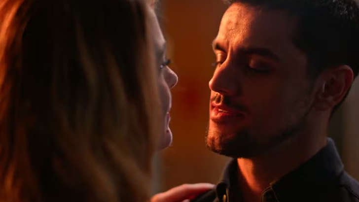 Foto em Dona de Mim: Danilo e Filipa se beijam e decidem ficar juntos